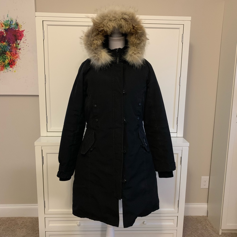 Canada goose Kensington parka size L 2506L $995